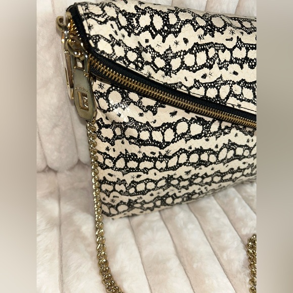 Henri Bendel Black and Cream Clutch with Chain Strap - Picture 5 of 10